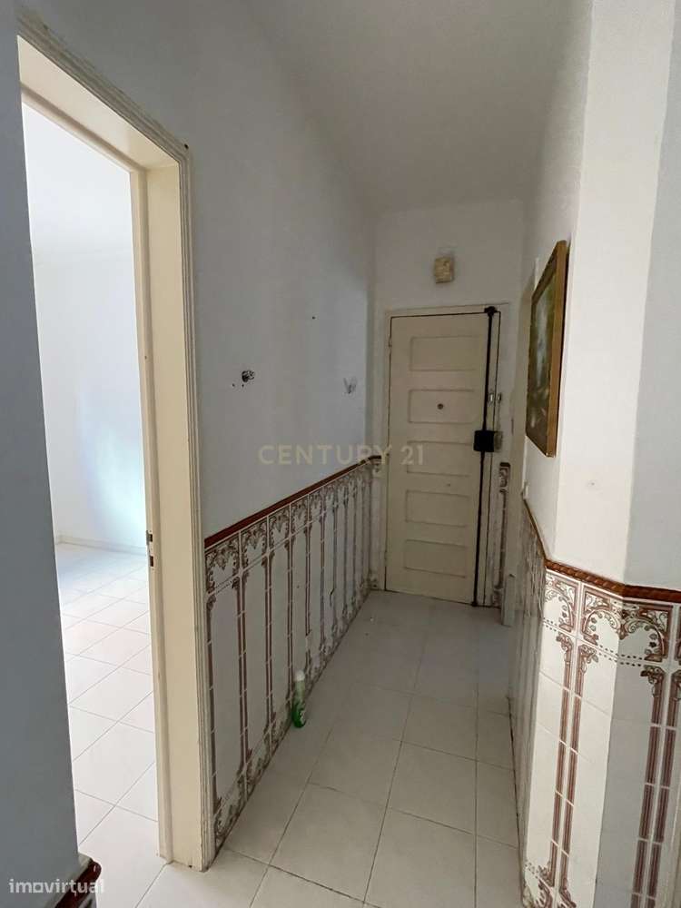 Apartamento T1 + 1 com Terraço em Campolide - Grande imagem: 4/17