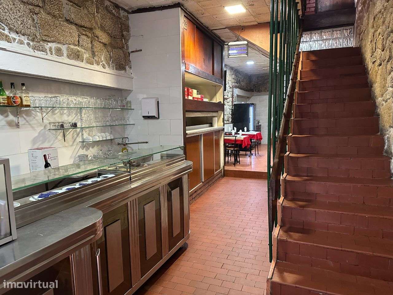 Prédio de 3 pisos para remodelação no centro histórico do Porto-19