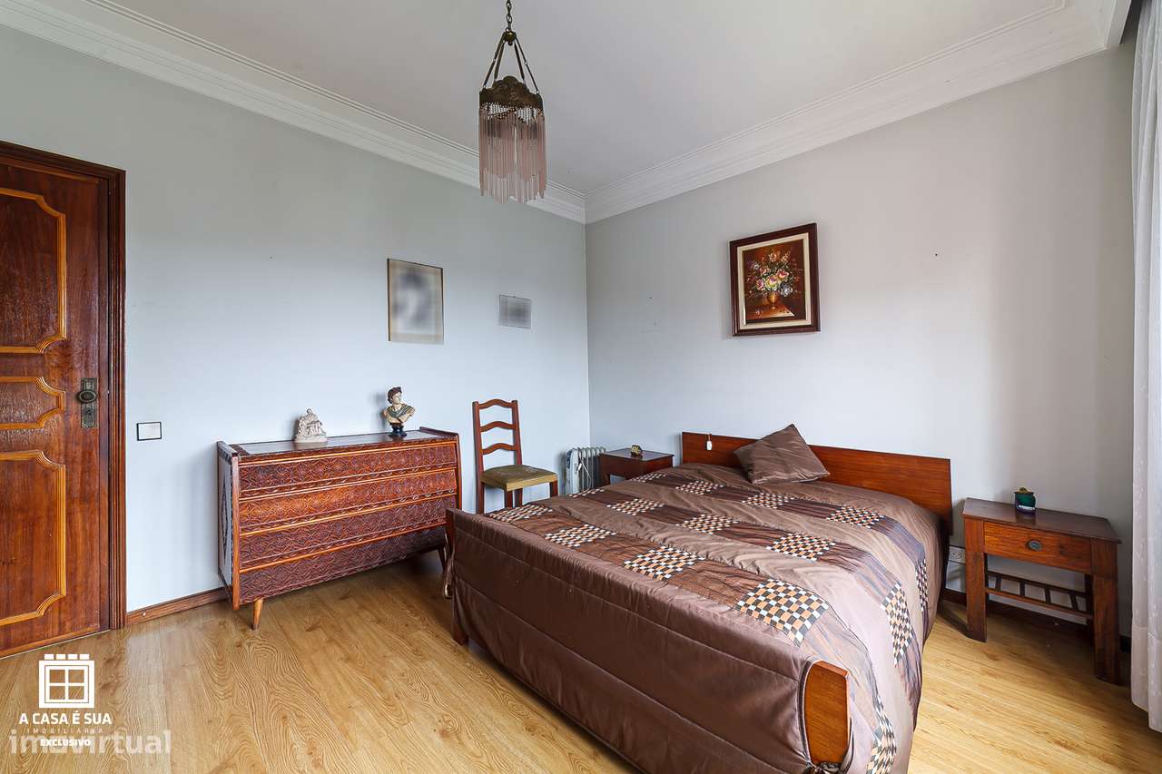 Moradia T4 de três frentes em Baguim do Monte - Exclusivo-15