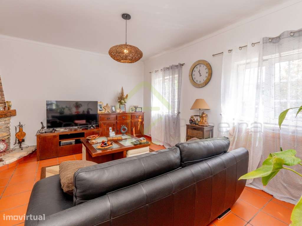 Quintinha com piscina inserida em terreno com 2950 m2-45