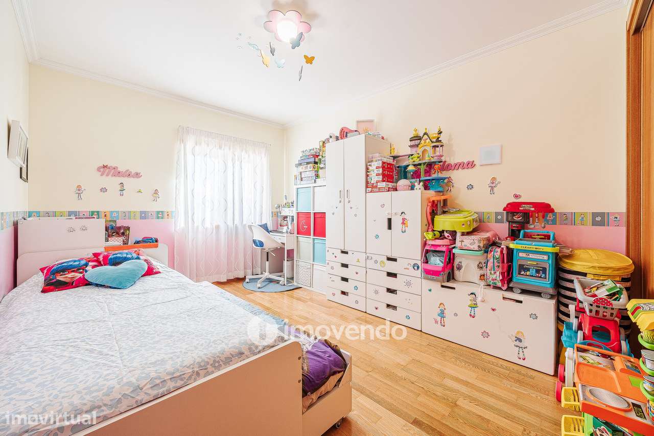 Apartamento T2, com estacionamento e arrecadação, em Vialonga-25