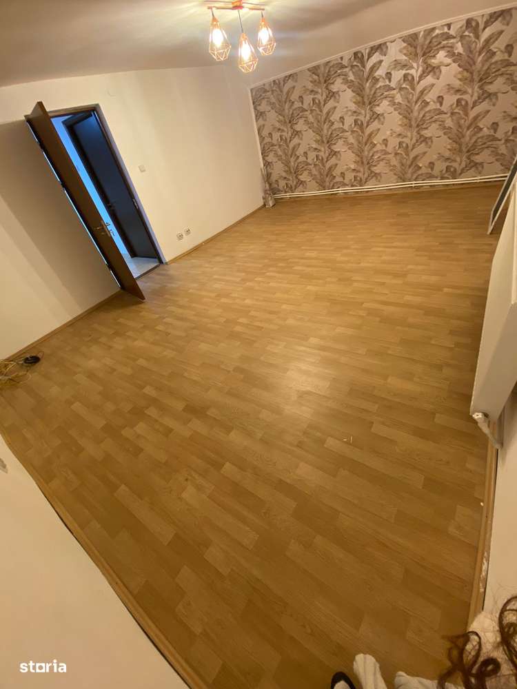 Vila P+1+M de vanzare in localitatea Lazu-7