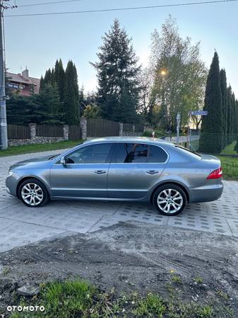 Skoda Superb 2.0 TDI Family DSG - 10