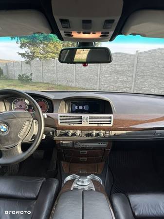 BMW Seria 7 750i L - 10
