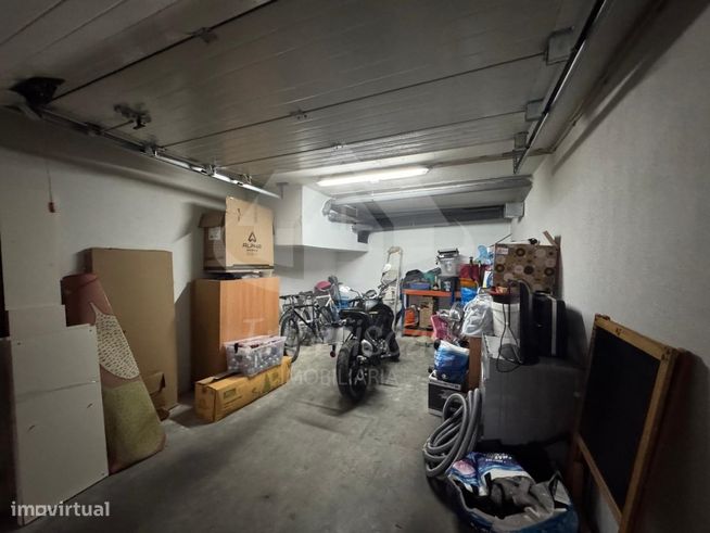Apartamento T3 com garagem no Parque das Oliveiras, Camarate-28