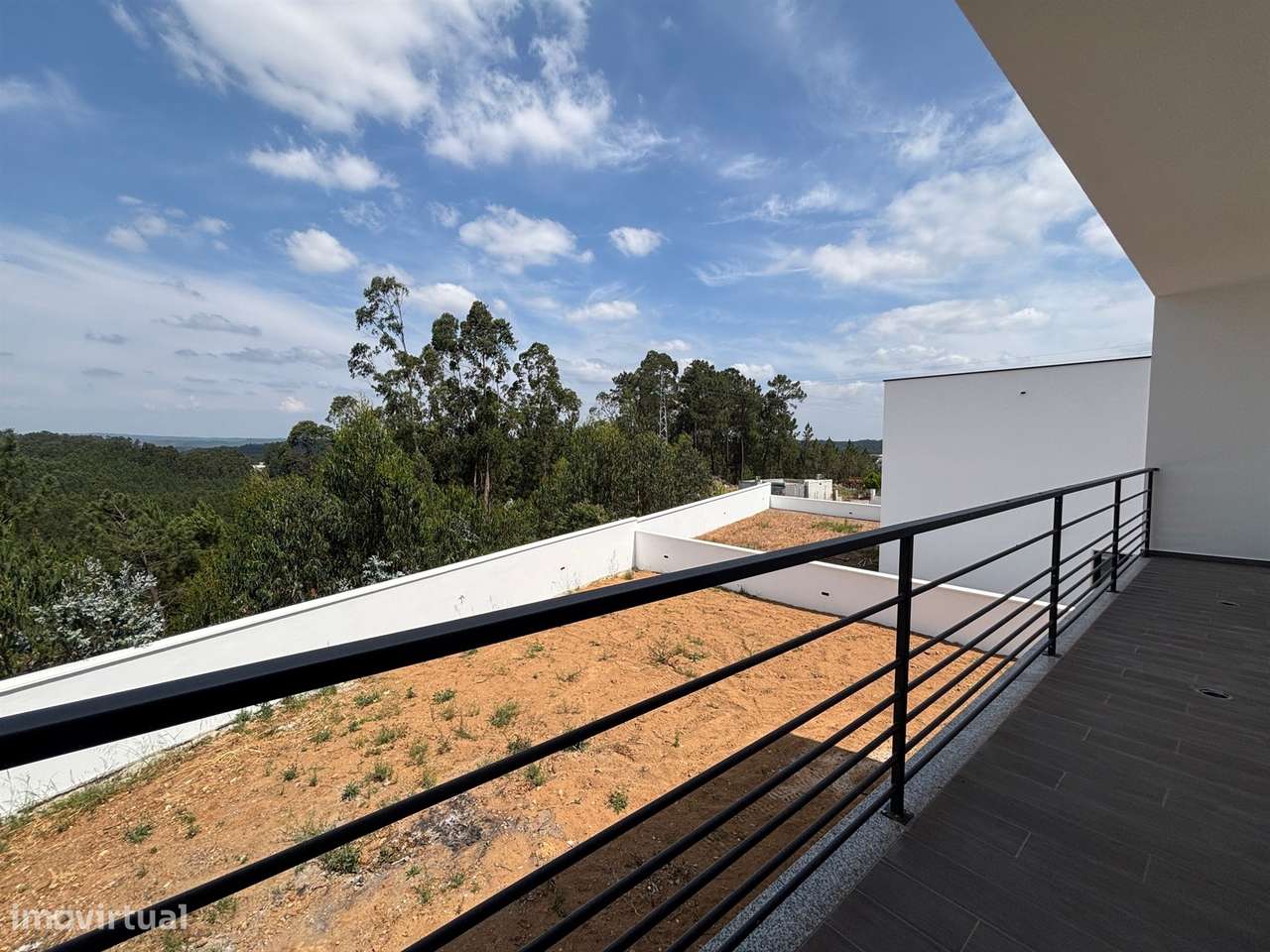 Moradia T4+1/ Terreno / Terraço / Nova / Caxarias-18