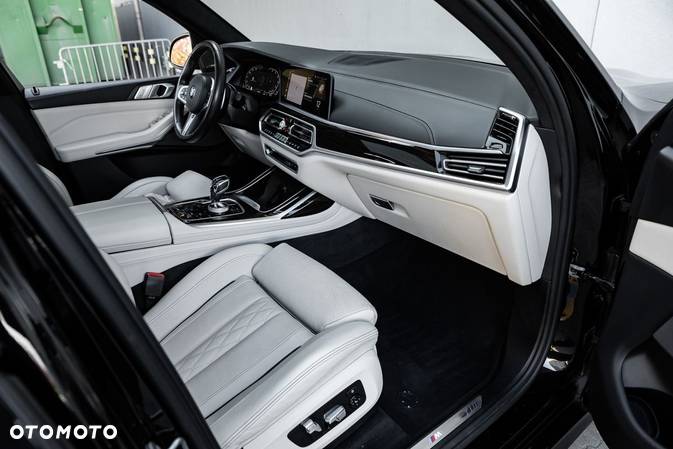 BMW X7 M50i sport - 27