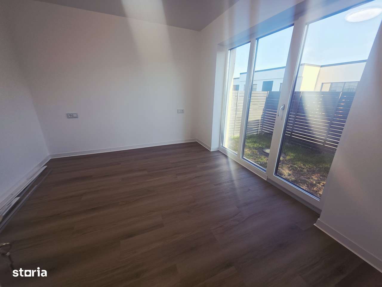Vand casa noua pe parter 4 camere Izvor Tarlungeni Valea cu Flori 8-9