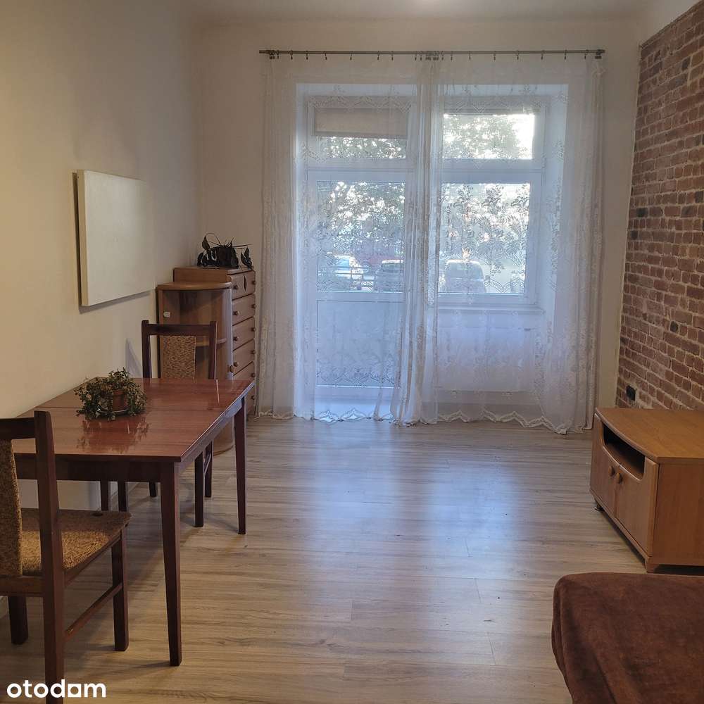 Mieszkanie w odremontowanej kamienicy na wysokim parterze-11