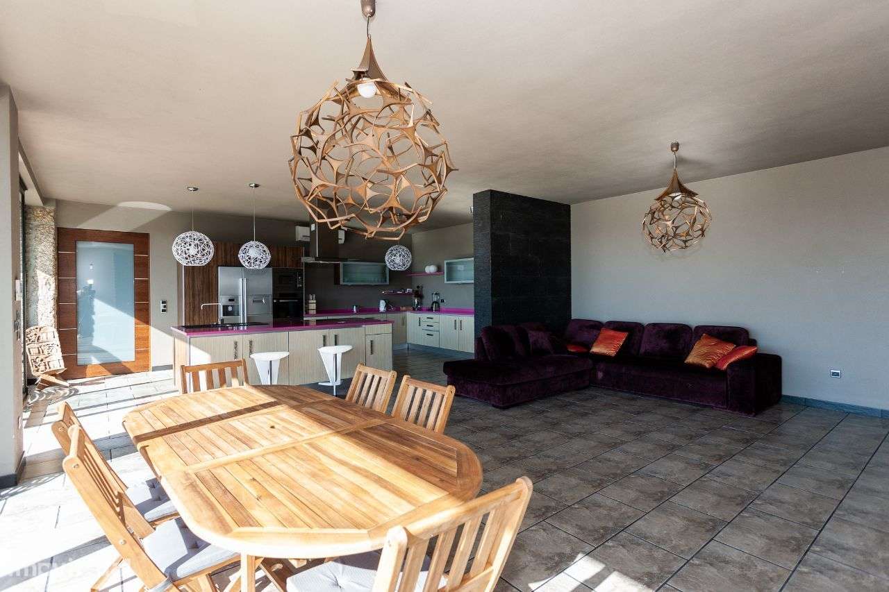 Moradia com Piscina e Campo de Ténis-5