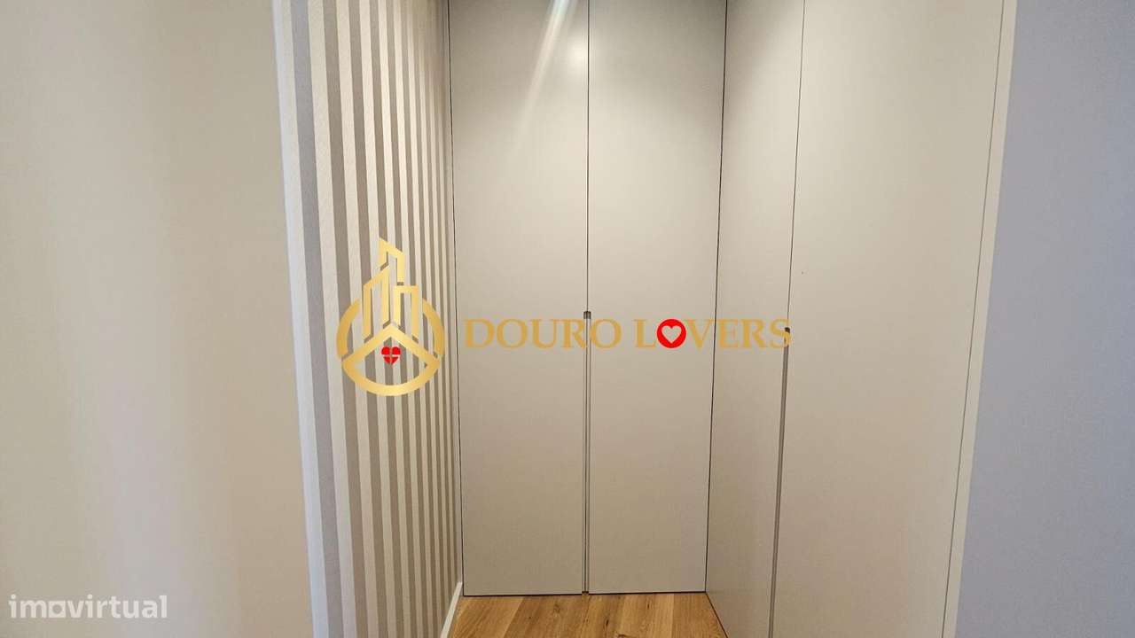 Apartamento T2 com Varanda e Garagem em Matosinhos-6