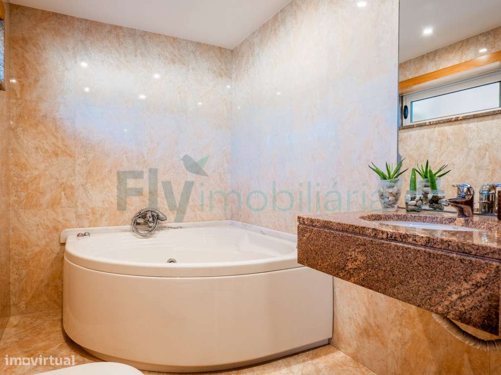 Moradia T3 em Fermentões com Piscina e Zona de Churrasqueira-22