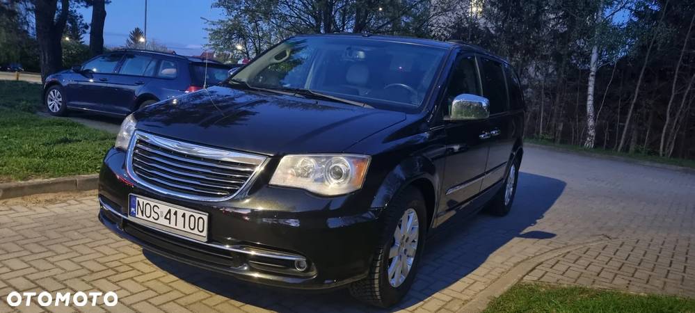 Chrysler Town & Country 3.6 Limited - 28