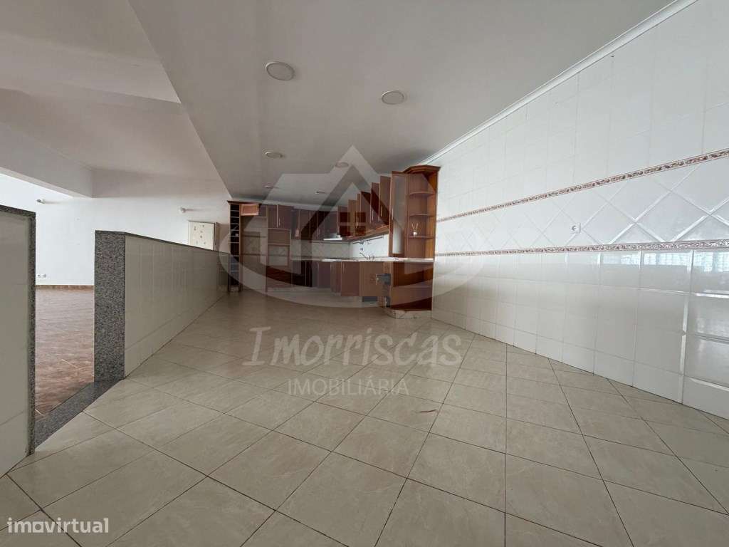 Moradia com 2 armazéns na Portela da Azóia, Santa Iria de Azóia - Grande imagem: 4/23