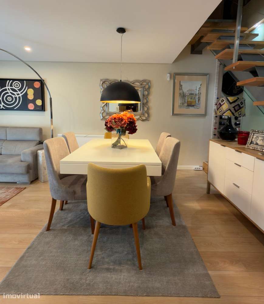 Apartamento T3 Duplex ao Monte dos Burgos-0