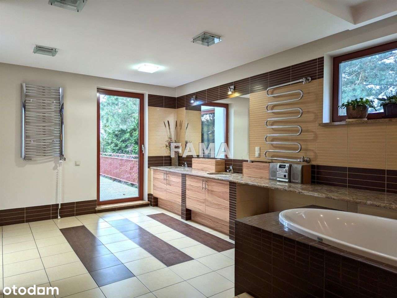 Nowoczesny dom 300 mkw, działka 1556 mkw, Michelin-19