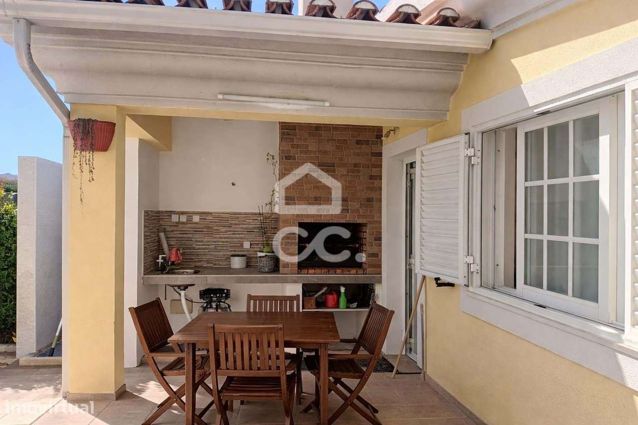 Moradia T3 com Piscina e Garagem em Azeitão-20