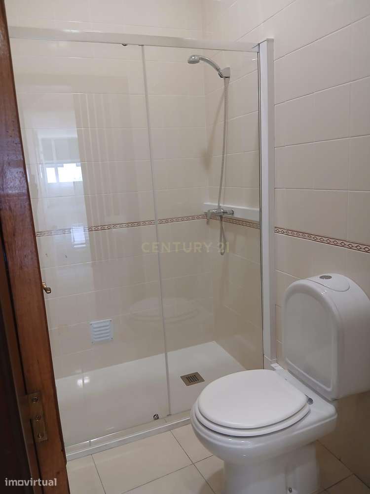 Escritório/ Apartamento T4 no centro da Marinha Grande-11
