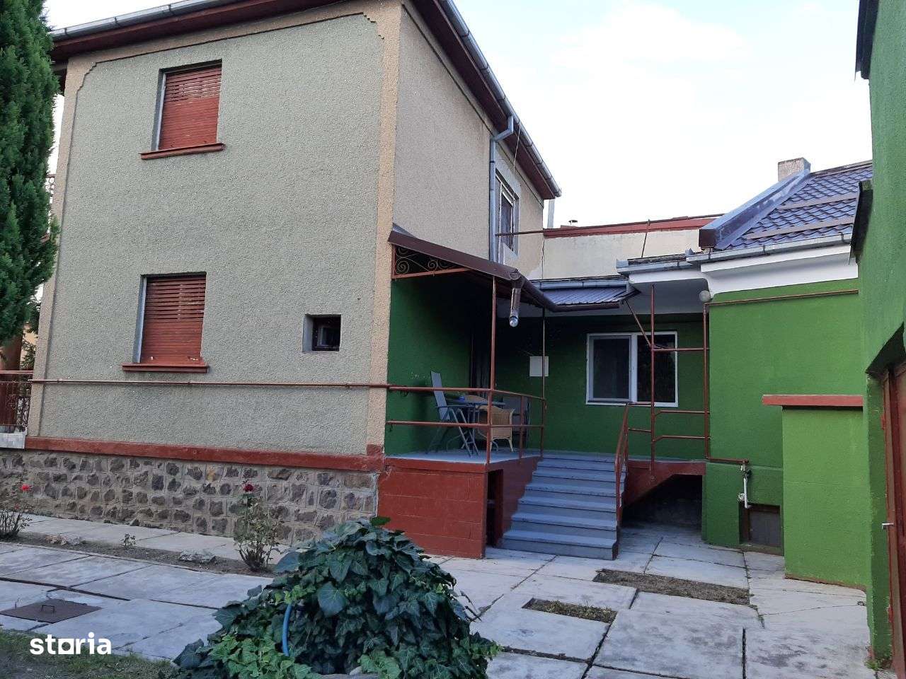Casa cu etaj, 4 camere, 5 Ari teren, semicentral Satu Mare-9