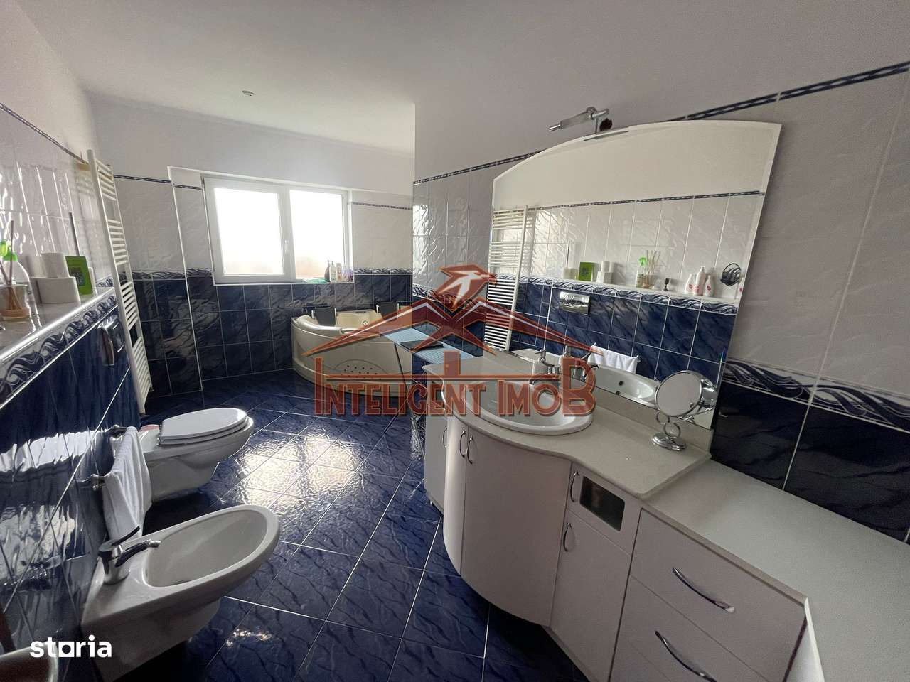 Apartament Spațios 120mp, cu 4 Camere, 2 Băi și 3 Balcoane în Făgăraș-0