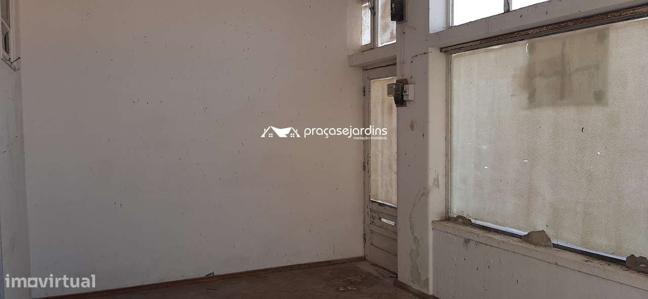 Prédio com 3 Apartamentos-40