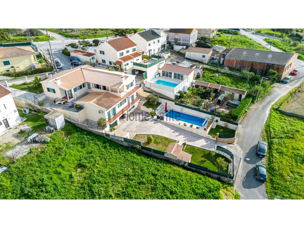 MORADIA COM PISCINA. EXCELENTE QUALIDADE-39