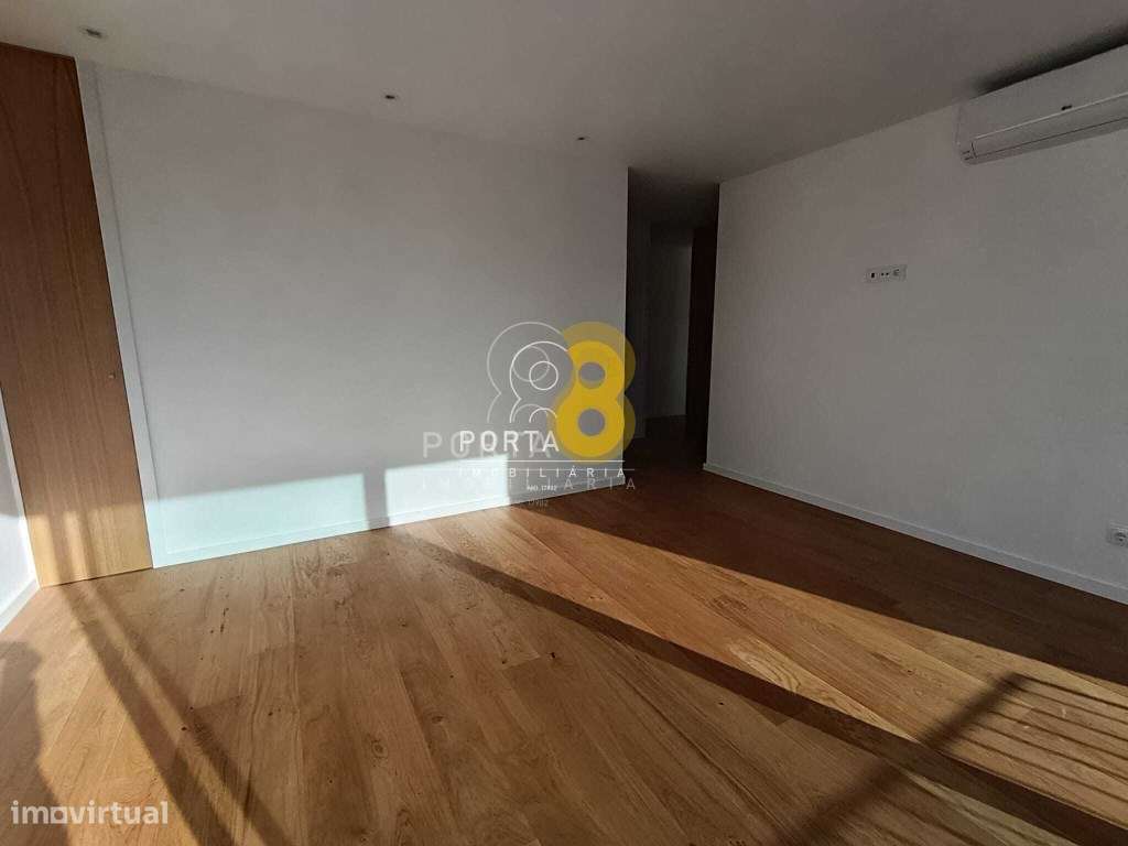 Apartamento T4 recuado com terraço em Matosinhos Sul-13