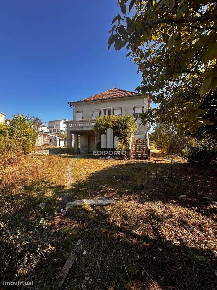 Moradia e Terreno com 3.000 m² em Lordelo- Paredes-13