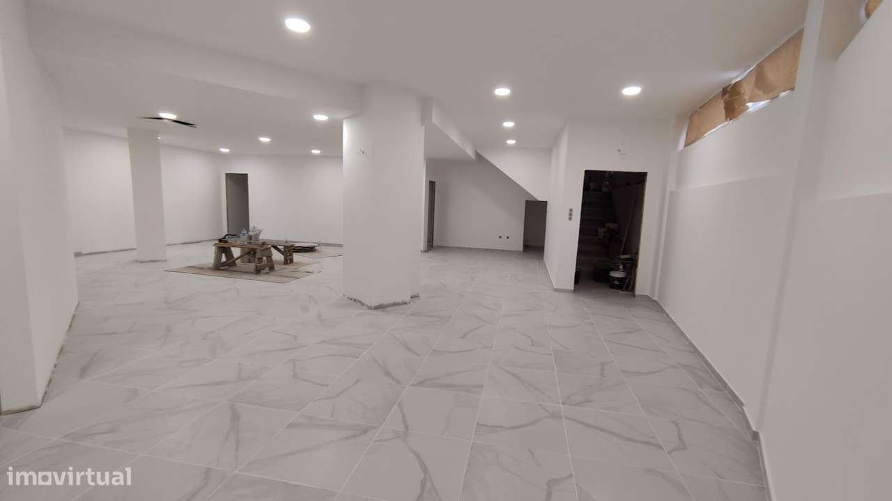 Loja / Escritório 128m2 na Estrada da Circunvalação - Monte dos Burgos - Grande imagem: 2/8