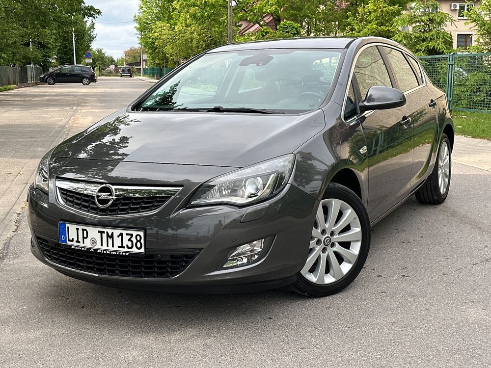 Opel Astra J 1.4 T Cosmo 2010