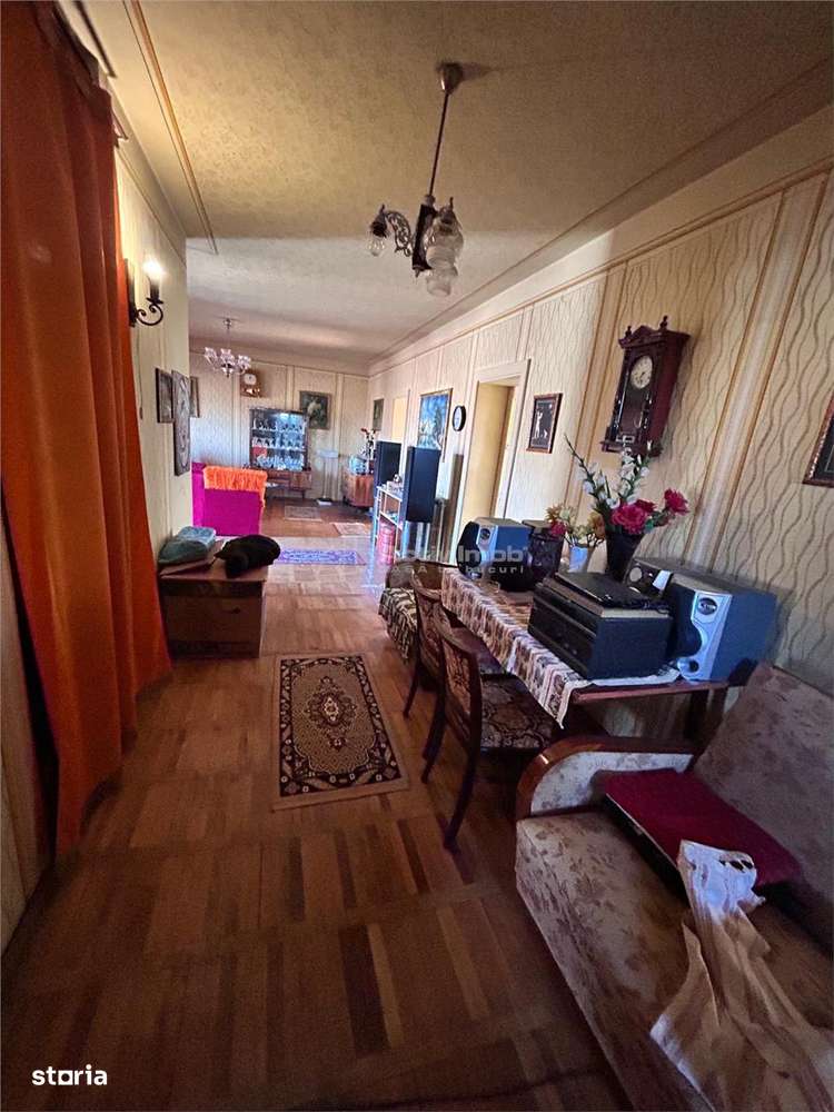 Bocsa Romana, Casa Solida din Caramida, 9 Incaperi si Garaj - Imagine principală: 5/16