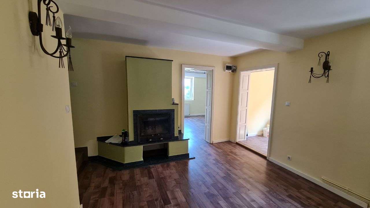 Vand vila situata in zona centrala-8