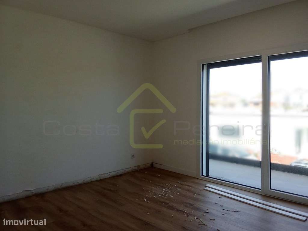 Moradia T4 Nova com garagem e logradouro-15