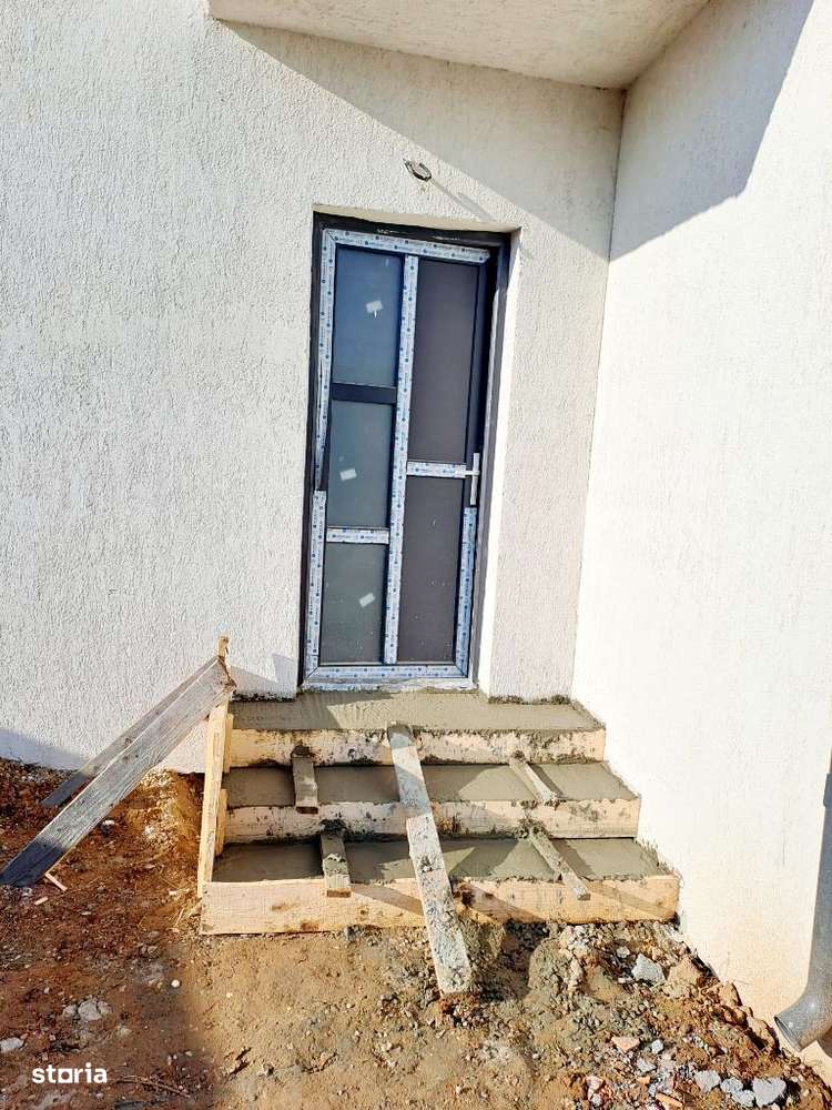 DamilaCăpșunerieP+E,4cam,living,c. electric,apă3băi,fosă septica-13