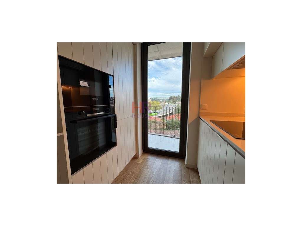 Coimbra arrenda-se T2 com aparcamento privativo e varanda com vista... - Grande imagem: 5/30