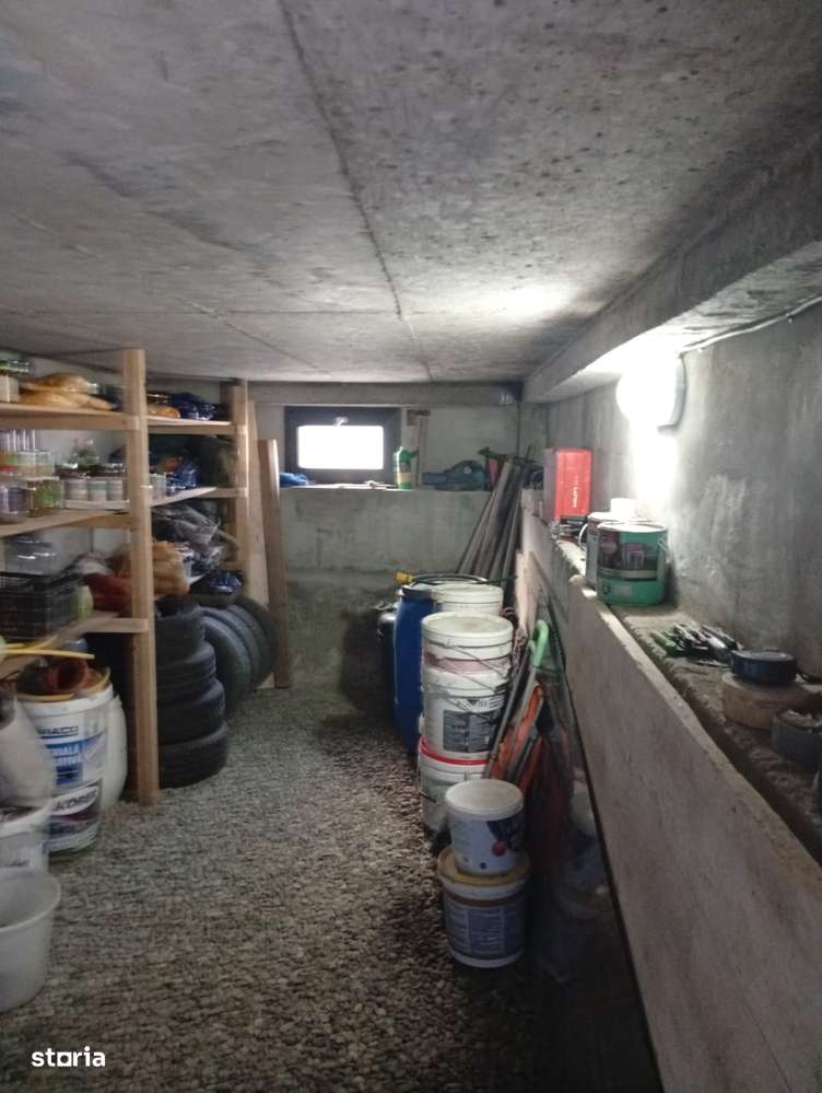 Casă cu 4 camere încălzire în pardoseală, terasă acoperită și pivniță-18