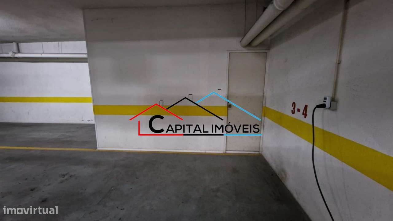 T3 com 4 Parqueamentos e Vista Desafogada-25