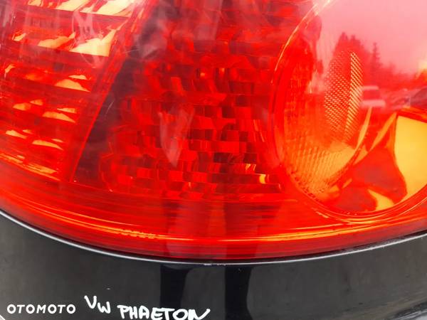 VW PHAETON LAMPA LEWY TYŁ LEWA TYLNA BŁOTNIK Z BŁOTNIKA - 4