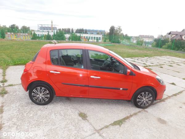 Renault Clio 1.6 16V Expression - 12