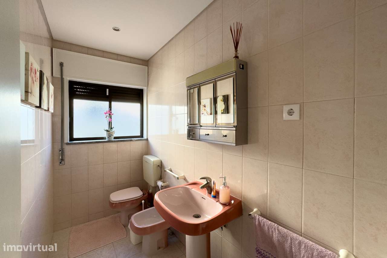 Moradia de Luxo T4 | Piscina Aquecida | Exclusividade Total em Amares-17