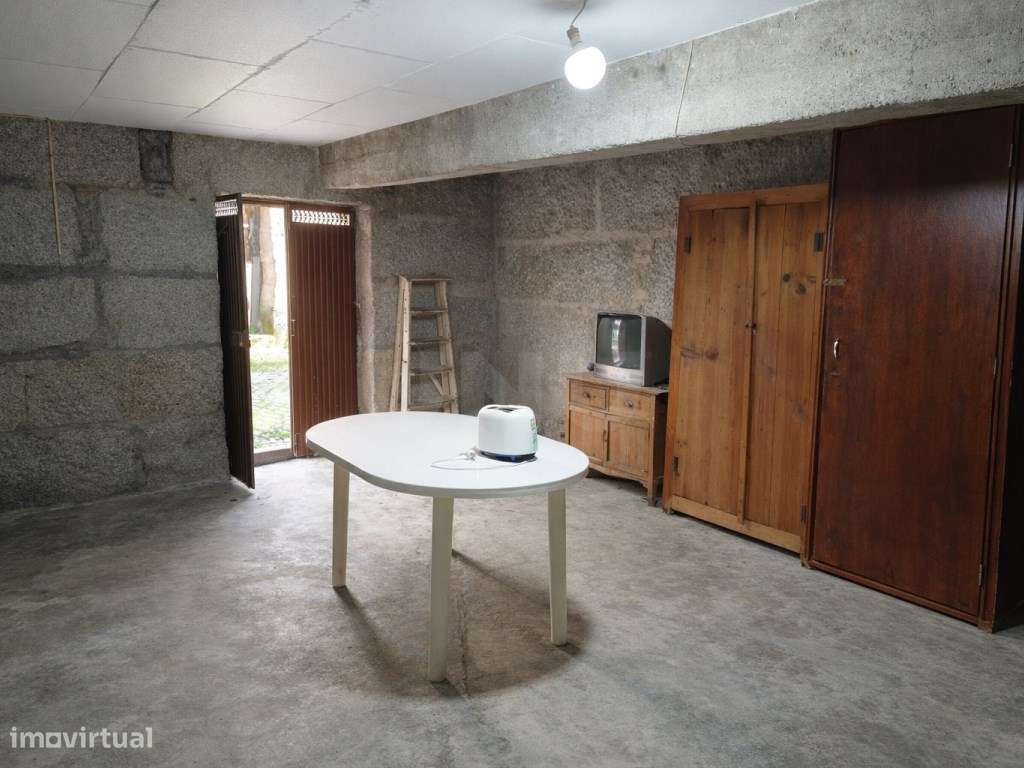 À primeira vista é uma casa como tantas outras. Na prática, é muito...-27