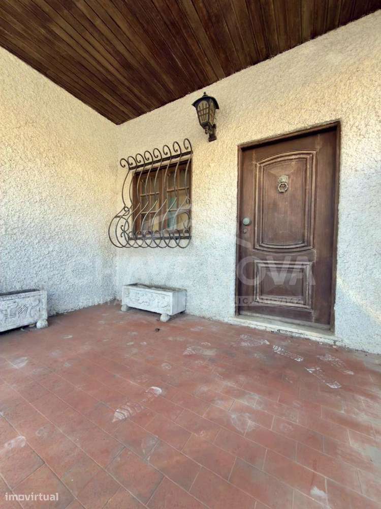 Moradia T4 para remodelar em Francelos, Vila Nova de Gaia-1