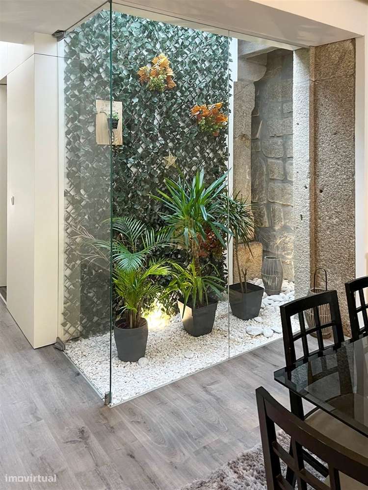 Moradia T4 totalmente remodelada no centro histórico de Viana do Caste - Grande imagem: 5/28
