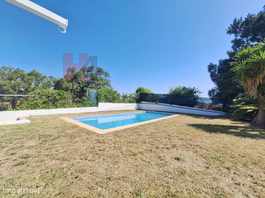 Moradia T4 com piscina inserida num terreno de 670m2 - Setúbal (OFE...-40