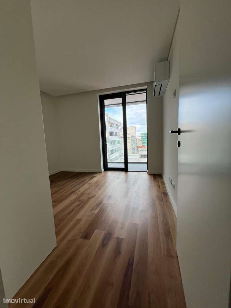 T3 Novo * V. N. Gaia Suite Varanda Tipo Terraço Lug Garag Duplo Metro-13