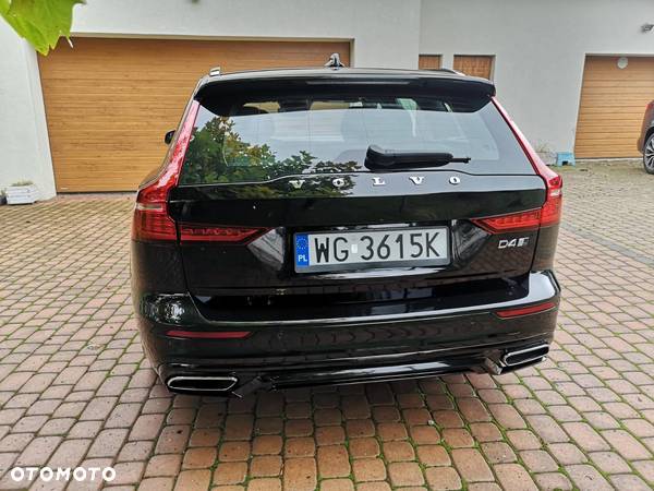 Volvo V60 D4 AWD R-Design - 11