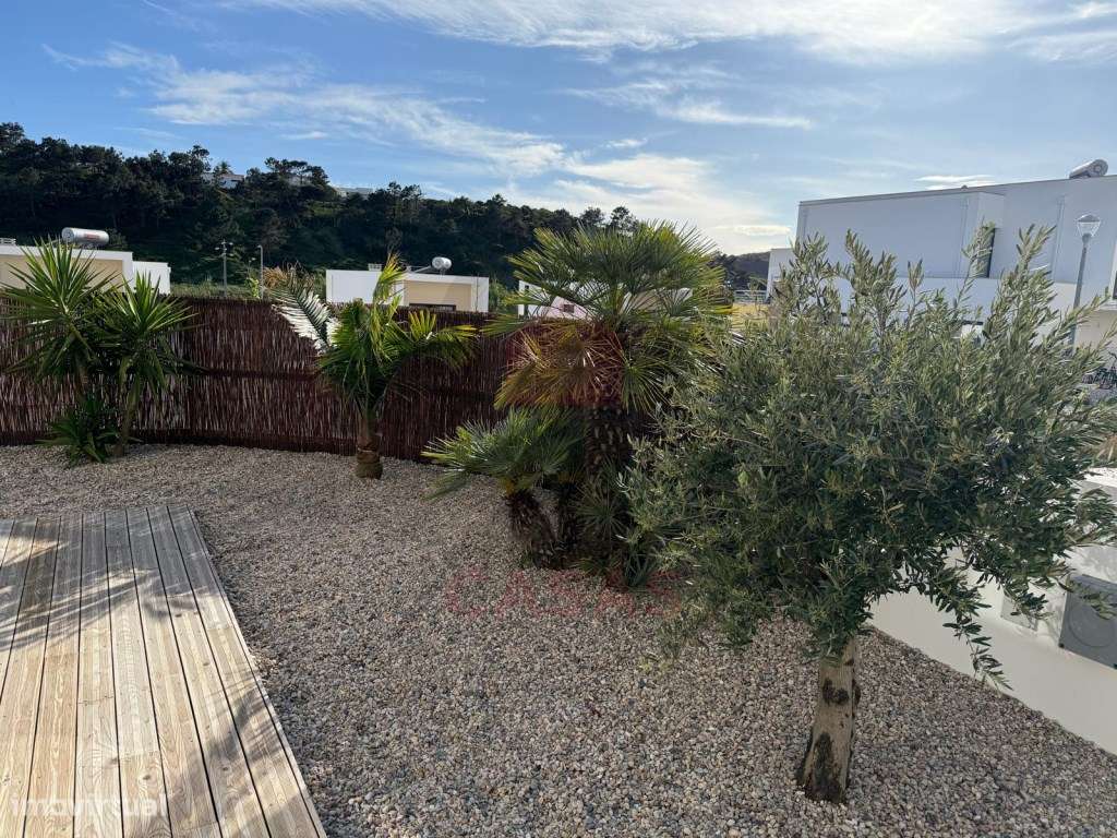 Moradia de arquitectura moderna com piscina privada-9