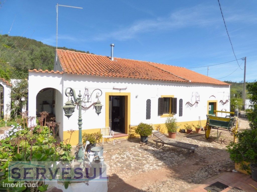 Quinta com duas casas tradicionais, i...