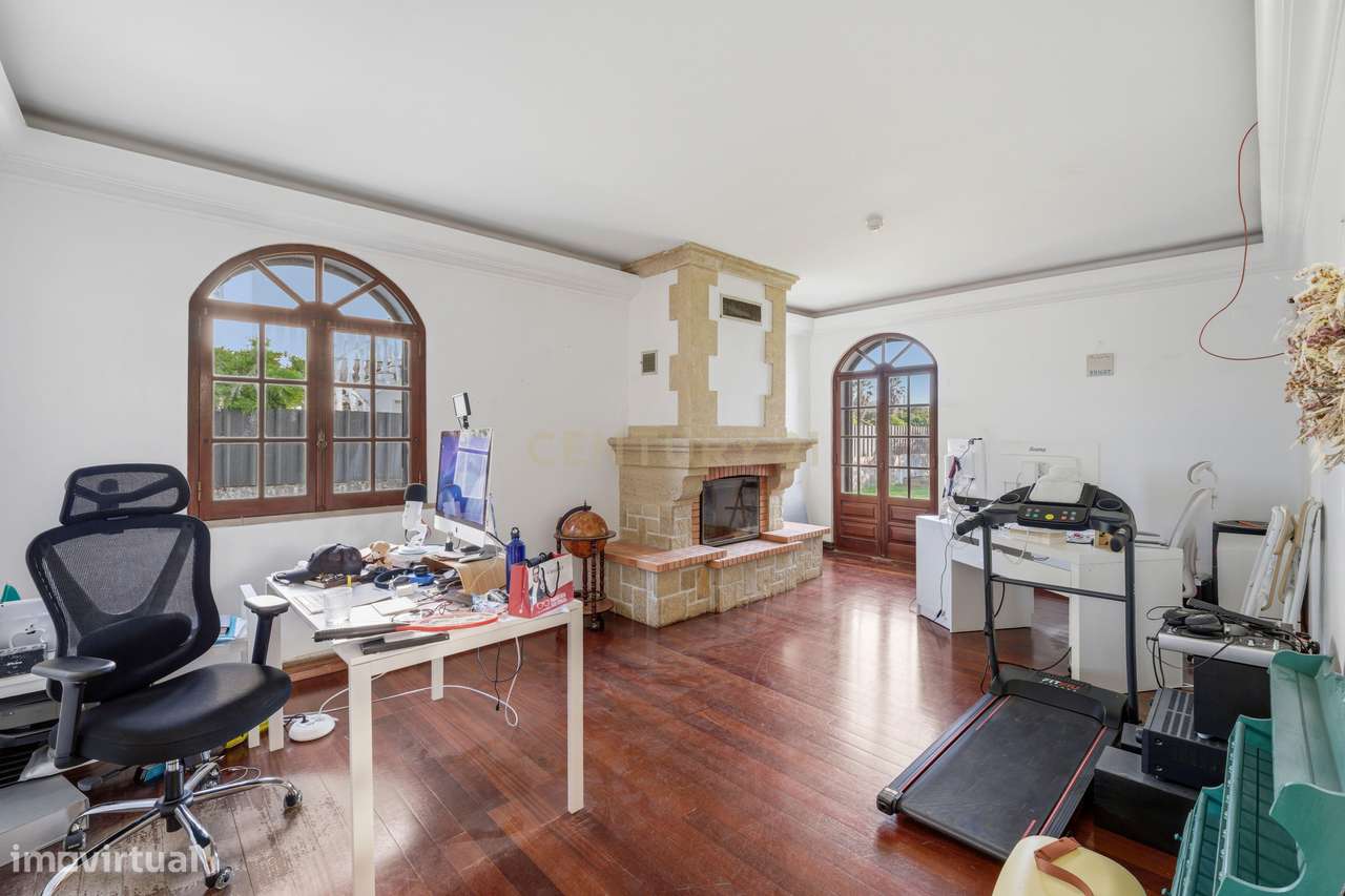 Quinta de Charme em Palmela – Renovada, Espaçosa e Pronta a Viver-13