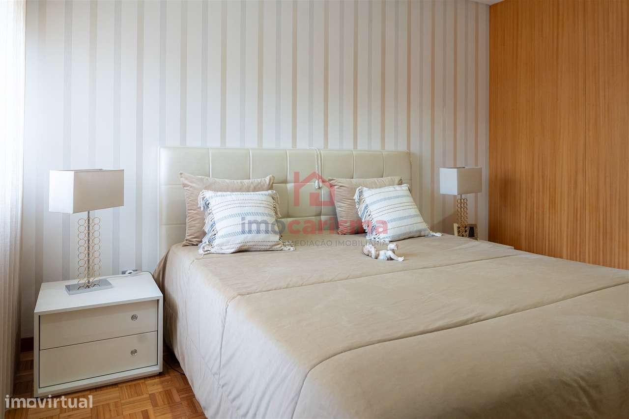 Apartamento T4 transformado em T3 no centro de Vila das Aves, Santo Ti-28